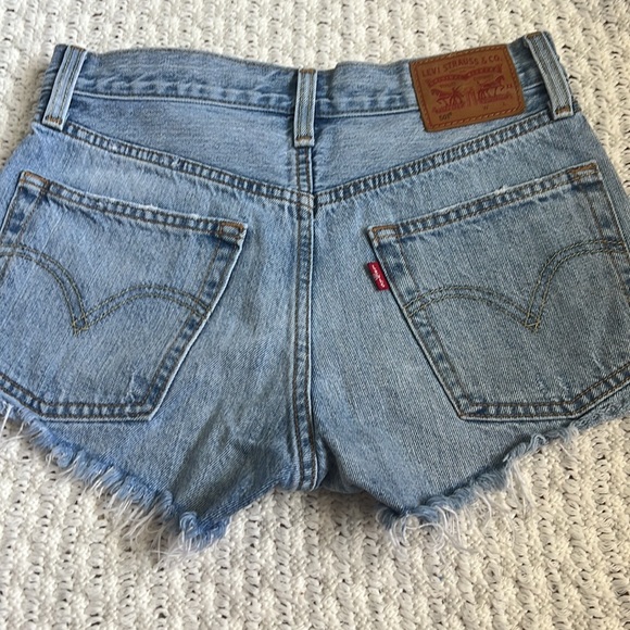 Levi’s 501 Jean shorts - Picture 2 of 2